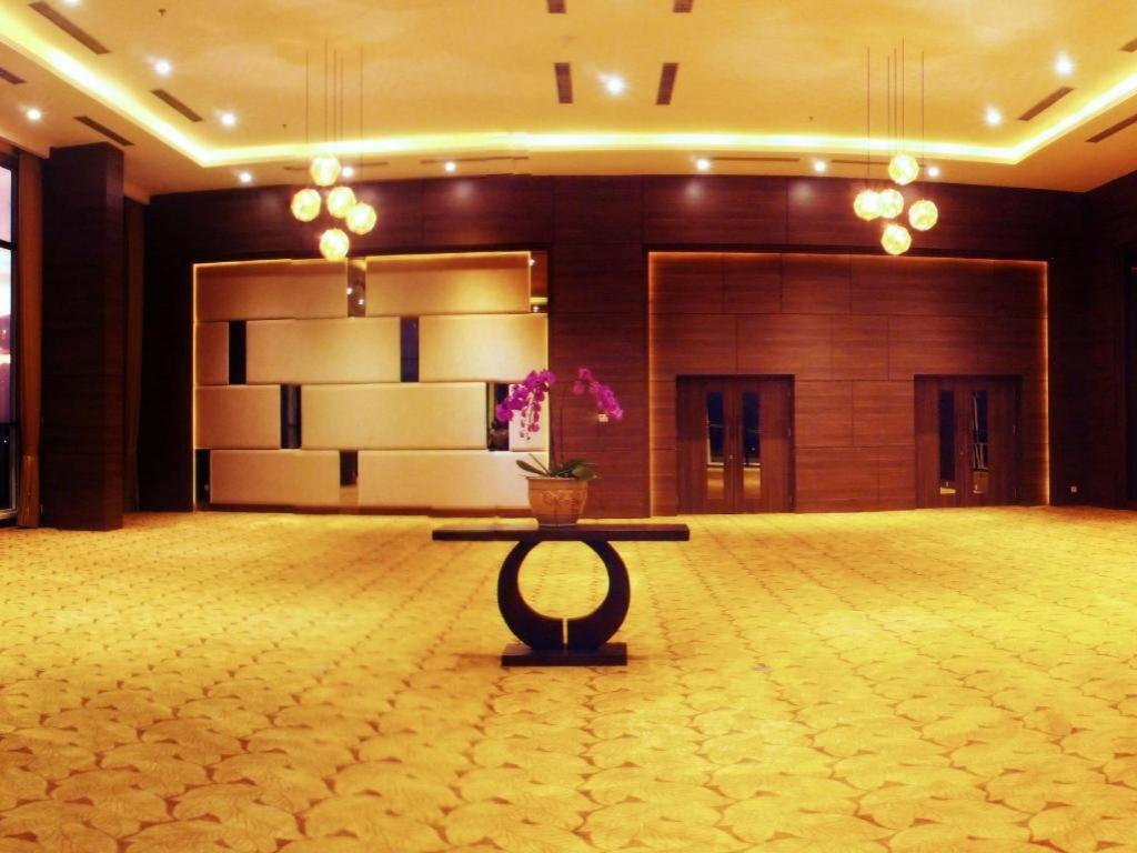 Arch Hotel Bogor Eksteriør billede