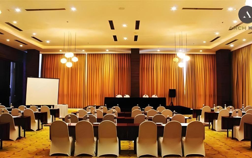 Arch Hotel Bogor Eksteriør billede