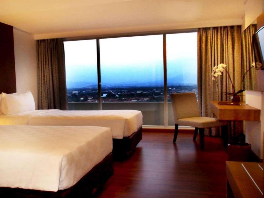 Arch Hotel Bogor Eksteriør billede