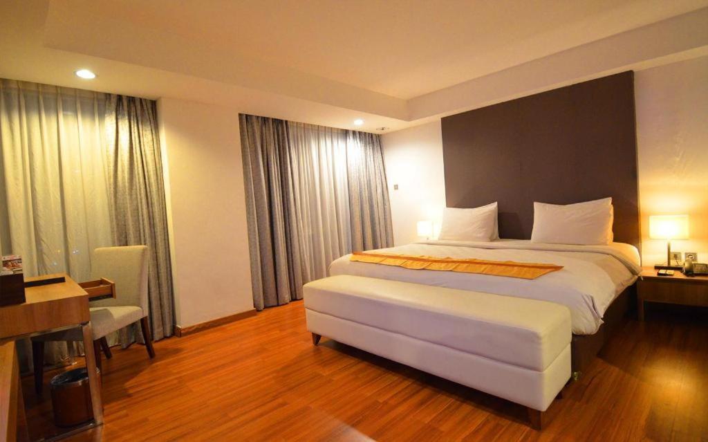 Arch Hotel Bogor Eksteriør billede