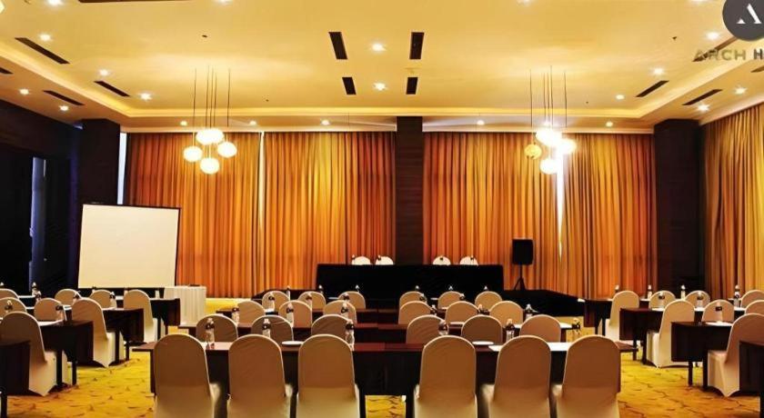 Arch Hotel Bogor Eksteriør billede