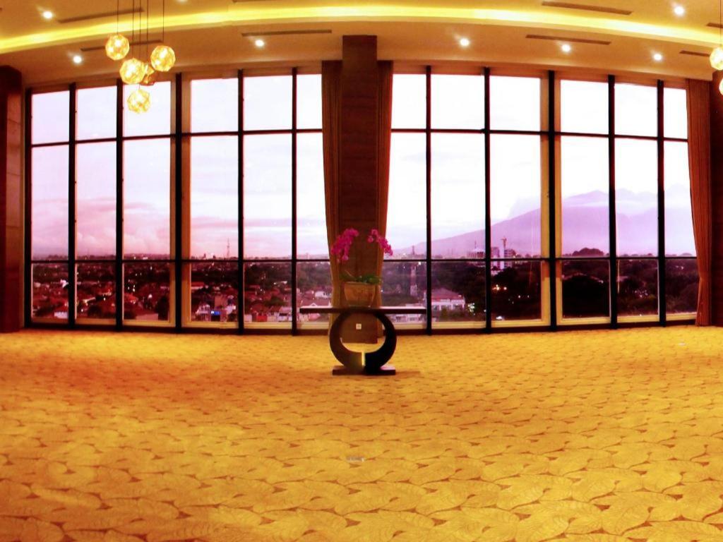 Arch Hotel Bogor Eksteriør billede